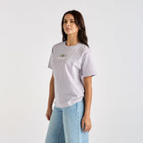 WRANGLER TEE - DAISIES RELAXED TEE / LILAC