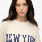 SUPERDRY - ATHLETICS ESSENTIAL GRAPGIC LS TOP / DESERT BONE OFF WHITE