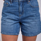 LEE - MID STRIGHT SHORT - BLUE LETTER